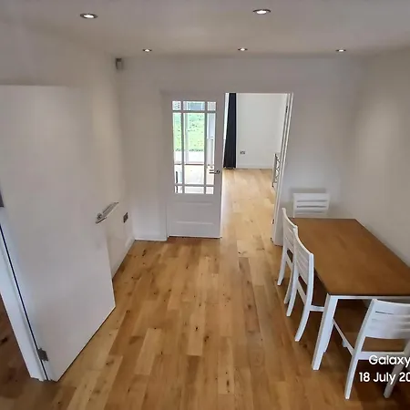 Hornchurch House - Romford Harold Wood Room photo